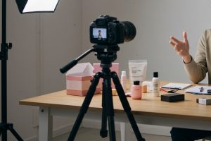 Read more about the article Optimalkan Penjualan dengan Live Shopping via Digital Streaming